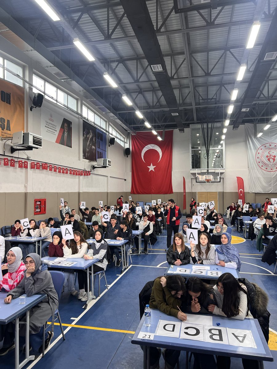 Gençler Arası Kültür ve Sanat Yarışmaları kapsamında düzenlenen bilgi yarışmasına katıldık. ✍🏻📚
Bilgimizi paylaşmanın, birlikte düşünmenin ve heyecanı aynı anda yaşamanın keyfini çıkardık. 😇📚📗
Bilgi Yarışması’na katılarak hem öğrendik hem de keyifli anlar yaşadık.👩🏻‍🏫📕✏️