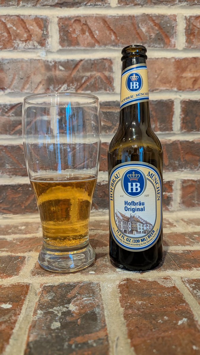 GQ1011's tweet photo. Beauty is in the eye of the beer holder - Munich Helles Lager https://t.co/XALeT47xJ6