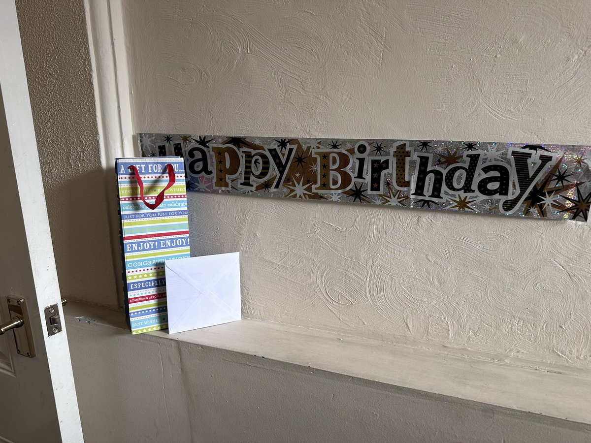 scout💙🦚// balloon day tweet media