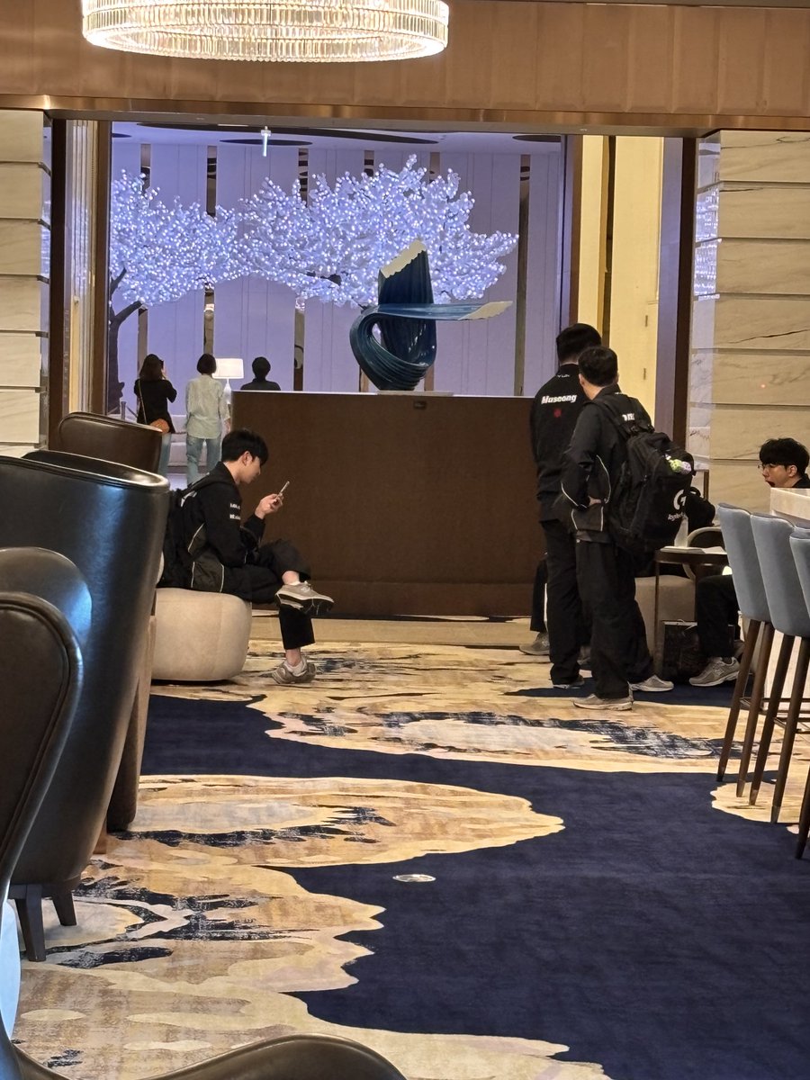 곰방가요 tweet media