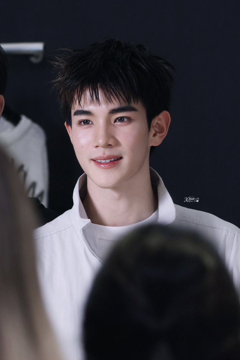 ชอบมองก็มันน่ามอง อืมมมม พี่้เข้าใจเจมีไนน์ทุกอย่างเป็นพี่ พี่ก็มองไม่ละสายตาจริงๆ