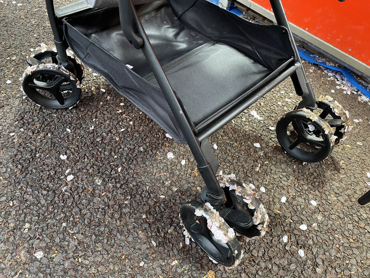 パリイ tweet media