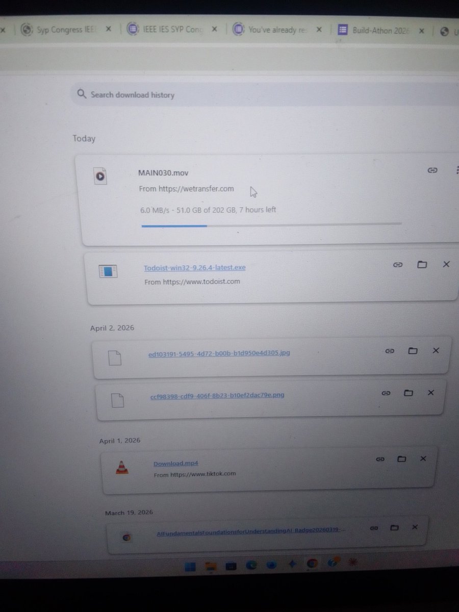 Elijah1477014's tweet photo. This is a little bit better than the other one🤧.
It's moving faster at...7mb per seconds...and in just 3 hours it has done 51GB download https://t.co/xV7iqaONJO