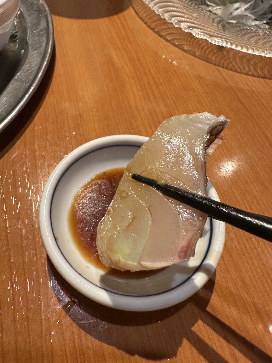 Koucha_19's tweet photo. 鯛の刺身うま https://t.co/30Uw54zeUx