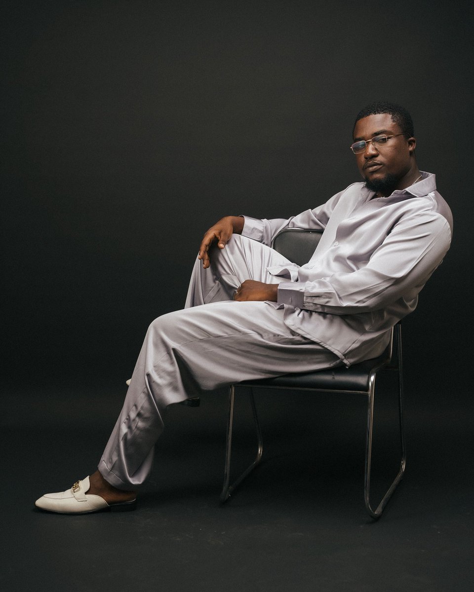 1kaymad's tweet photo. Sometimes, love is enough. Dua Kro is my story of violently passionate  love and how much we all cry for a little of it. 

Listen here >>> https://t.co/mLohOOFNK1

📷 @Oga_Tuzee @studio_cd34 https://t.co/EuUFKuNqrG