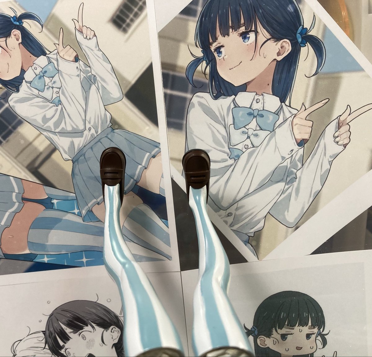 面相作業の乾燥待ちの間に並行してパーツ接着作業も進め、縦縞ニーソに靴を履かせた状態にしてみましたが…イラストの印象以上にこのおみ足ラインは立体になるとヤベーな🥰
超ミニスカと合わせコレが「ギリギリアウト」ってことなんですかね？(爆)

#出戻りモデラー