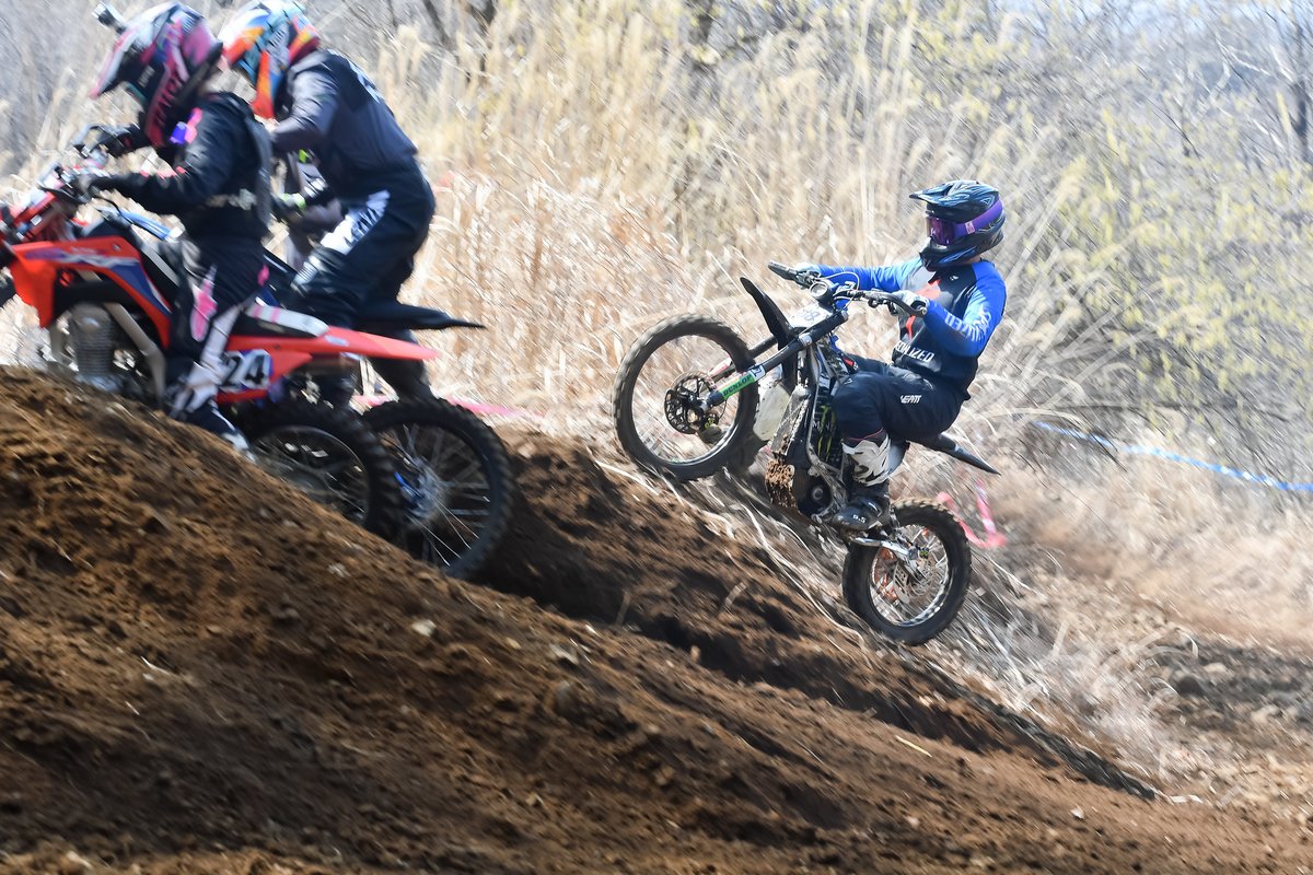 holly_CRF150F's tweet image. #WEX勝沼 徒歩下見の時詰まってたら行こうと思っていたイン側のさらにイン！撮影ありがとうございます😊 #surron ライン