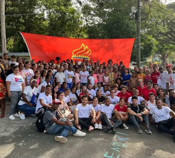AngelMatosTorr2's tweet photo. La Unión de Jóvenes Comunistas, organización vanguardia de la Juventud Cubana arriba hoy a su 64 aniversario, a todos, a lo largo y ancho del país, MUCHAS FELICIDADES.
#SantiagoDeCuba
#Contramaestre https://t.co/fyAtJ8v0fw