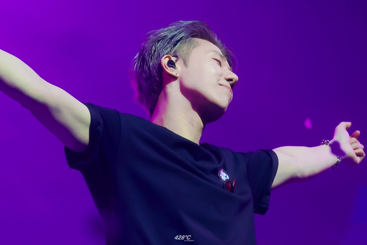 𝟒𝟐𝟖°𝐂 tweet media