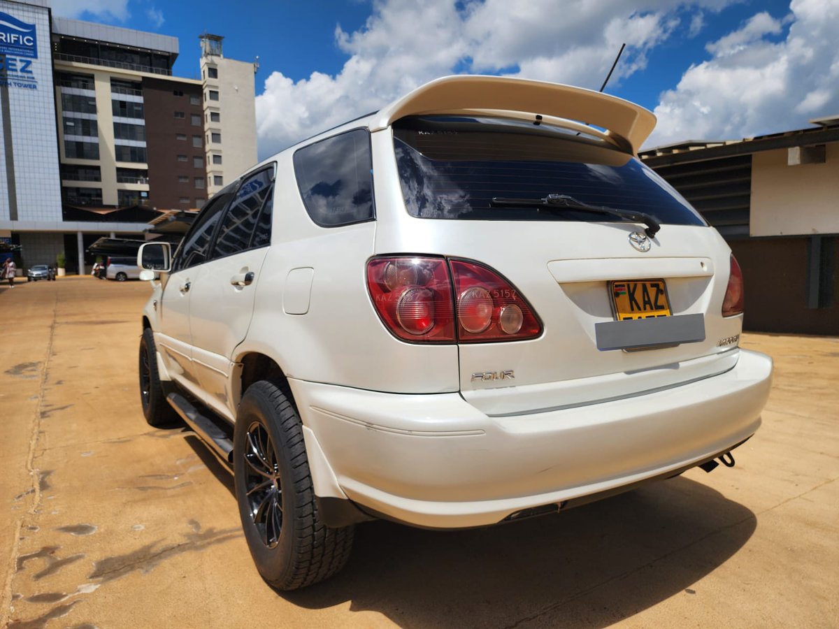 AmimoPhin's tweet photo. Toyota Harrier
2000 model year
2200cc Petrol Auto
Electrically adjustable leather seats
Aftermarket Music System 
Buy and drive unit, Ready Documents
ASKING PRICE 680,000
📍 Kiambu Road
.💥TRADE-IN ACCEPTED💥
CALL/WHATSAPP 0701450208 https://t.co/Fyo8vAsXel