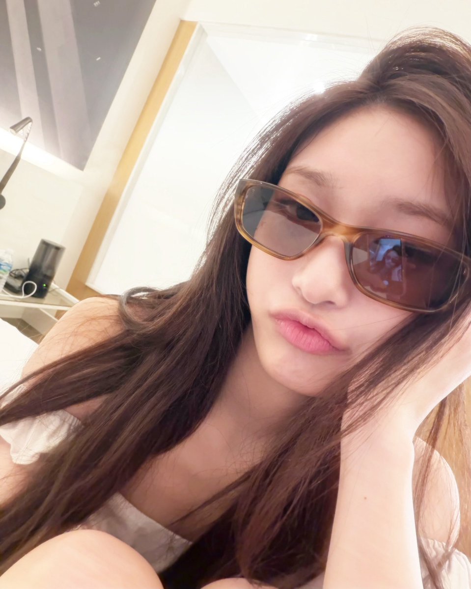 Little Leeseo tweet media