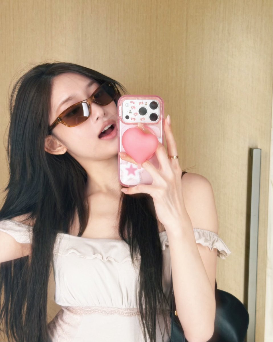 Little Leeseo tweet media