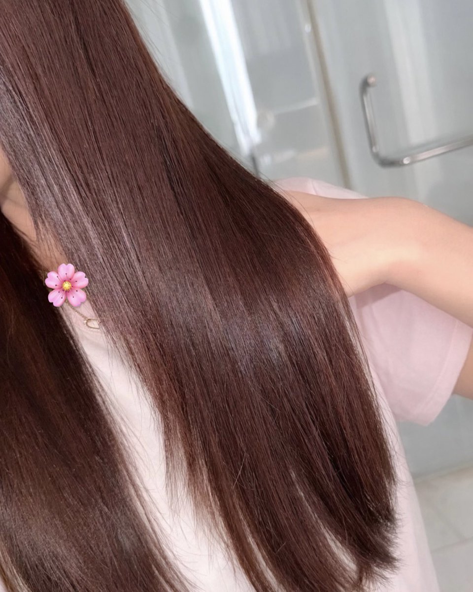 髪ガチャ失敗ヘアケアガチ界隈なのでシャントリ片っ端から試してるけど、ここまでケラチンPPT*¹に全振りしてるブランドすごくない..❓成分の2番目にPPT*¹が来るだけあって(つまり高濃度*²)毛先までのトゥルン！と天使の輪っかが半端ない。元から髪質いい女ぶれます。 【PR】【ケラジェニック】