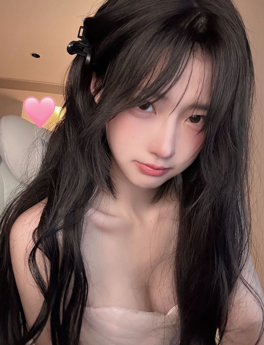 L.Abstract tweet media