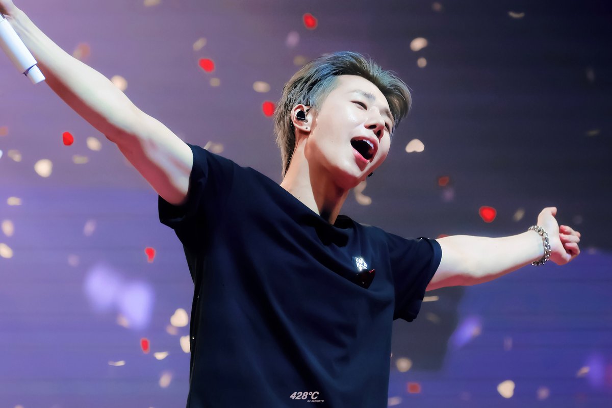 𝟒𝟐𝟖°𝐂 tweet media