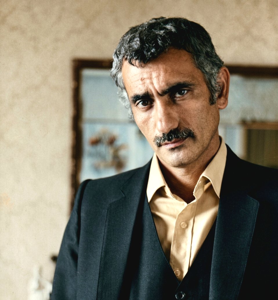 Bir daha kimse onun gibi boynunu hafifçe yana kırarak hüzünle bakarken içimizin en ücra yerine dokunamadı.
(Murathan Mungan) <a href="/mungan_murathan/">murathan mungan</a>
#YılmazGüney 🥀 🥀 🥀