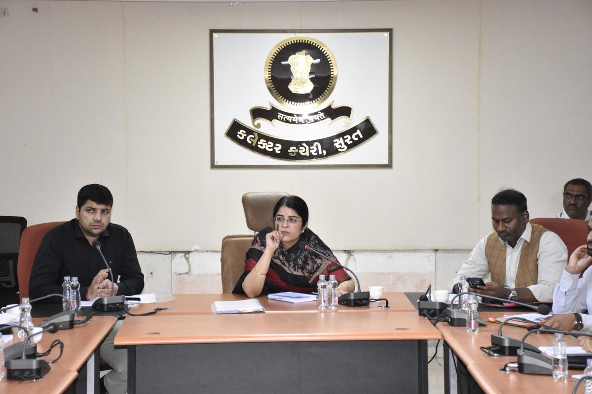 DDNewsGujarati's tweet image. ➡️GSPCના એમ.ડી. અવંતિકાસિંઘના અધ્યક્ષસ્થાને સુરત જિલ્લામાં પેટ્રોલ-ડીઝલ-ગેસ સહિત આવશ્યક ચીજવસ્તુઓની સુગમ આપૂર્તિ માટે સમીક્ષા બેઠક યોજાઈ

➡️તા.30 જૂન સુધીમાં નવા ડોમેસ્ટિક PNG કનેક્શન લેનાર ગ્રાહકોને રૂ.500 ડિસ્કાઉન્ટ આપવામાં આવશે : GSPCના એમ.ડી.

#Surat #GSPC #PNG #GasSupply