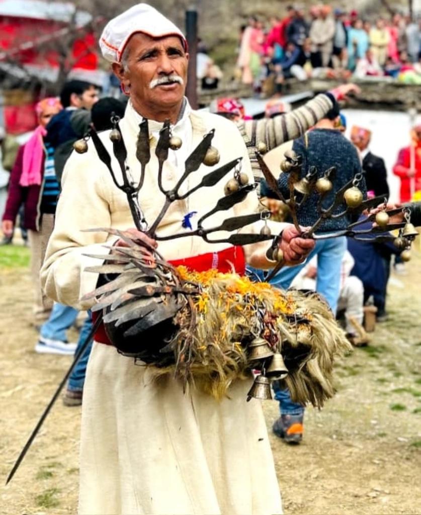 ཏྲི་གརྠ་ tweet media