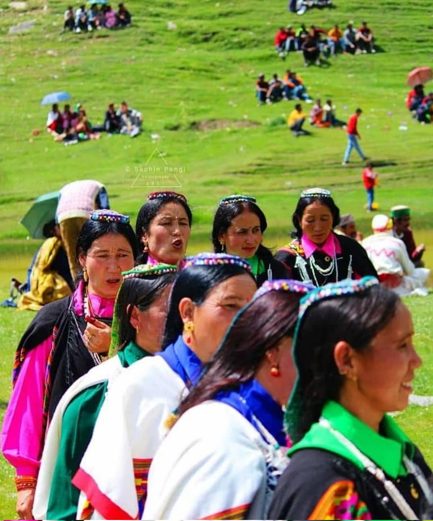 ཏྲི་གརྠ་ tweet media