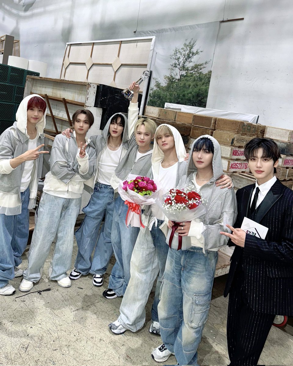 mark pics⁰² tweet media