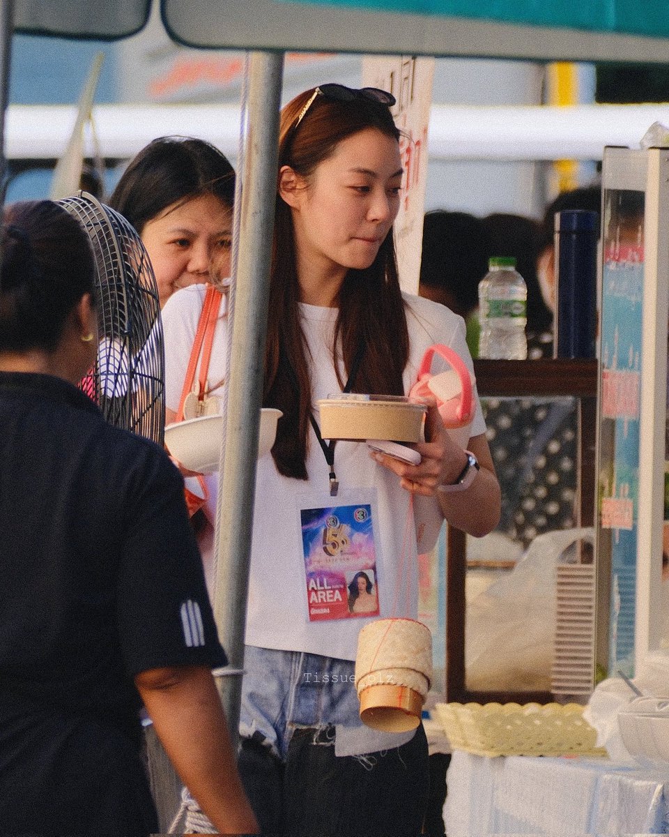 LittleP_05's tweet photo. ฉันรักยายหมวย 5555555555555555 ทั้งตัวชีเป็นแสนๆได้มั้ง แต่ชีไม่ลืมที่จะกระติบข้าวเหนียว 555555555555555555 🤣

LENAMIU CH3 LAND DOM
#LenaMiuTwilightStand #MiuNatsha https://t.co/ertG348lAp