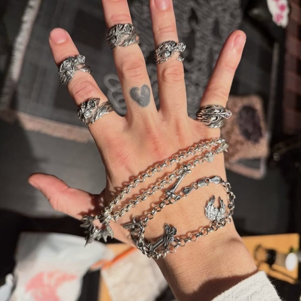 hot and stupid tweet media