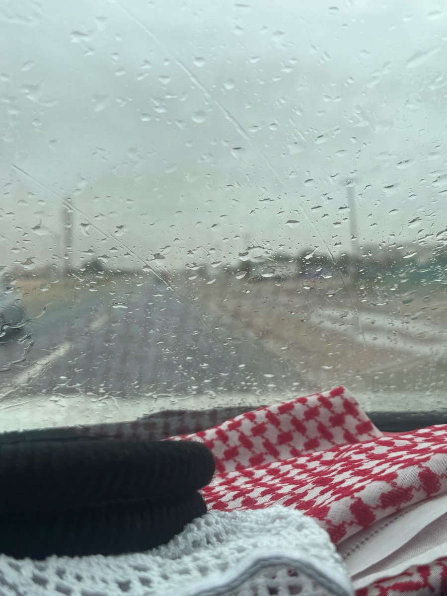 abyat_8's tweet photo. الحب والطيب وانفاس المطر والوقار
اشياء ماتقدر تشتريها الناس بفلوسها ... ♥️🎶 https://t.co/S247H0CjQW