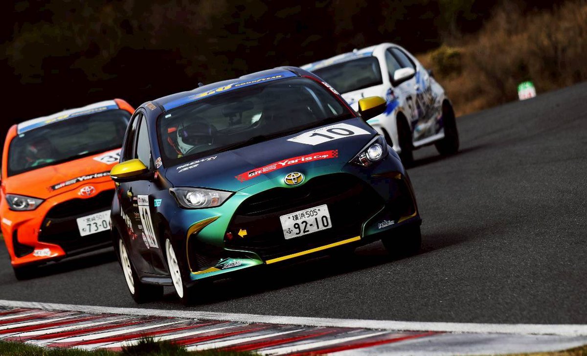 tentenbass's tweet photo. いよいよ明日はYaris cupの開幕です！

今年は九州シリーズでシリーズチャンピオンを目指して戦います。

予選8:00
第1戦決勝10:30
第2戦決勝14:10

応援よろしくお願いします✨

前回の優勝だったので、サムネイルが10号車！！！
超嬉しい。

https://t.co/GkDXAmiEPj

#ヤリス10
#Yariscup
#NUTEC
#制動屋
#Yourpit
#stuproject