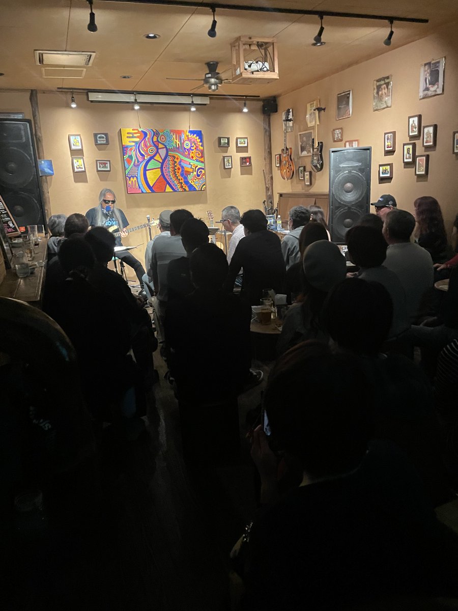 jdosoguitar's tweet photo. 今夜はS.O.Ra。
KAJAさんの抜きのDOVE(天野SHOさん)熱演中！ https://t.co/BXM9p4eEiM