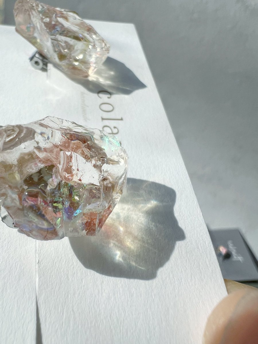 最近ちょっとヘアピン作るのハマってる
あと日差しが強くなってきたから水彩ピアス制作するぞー！