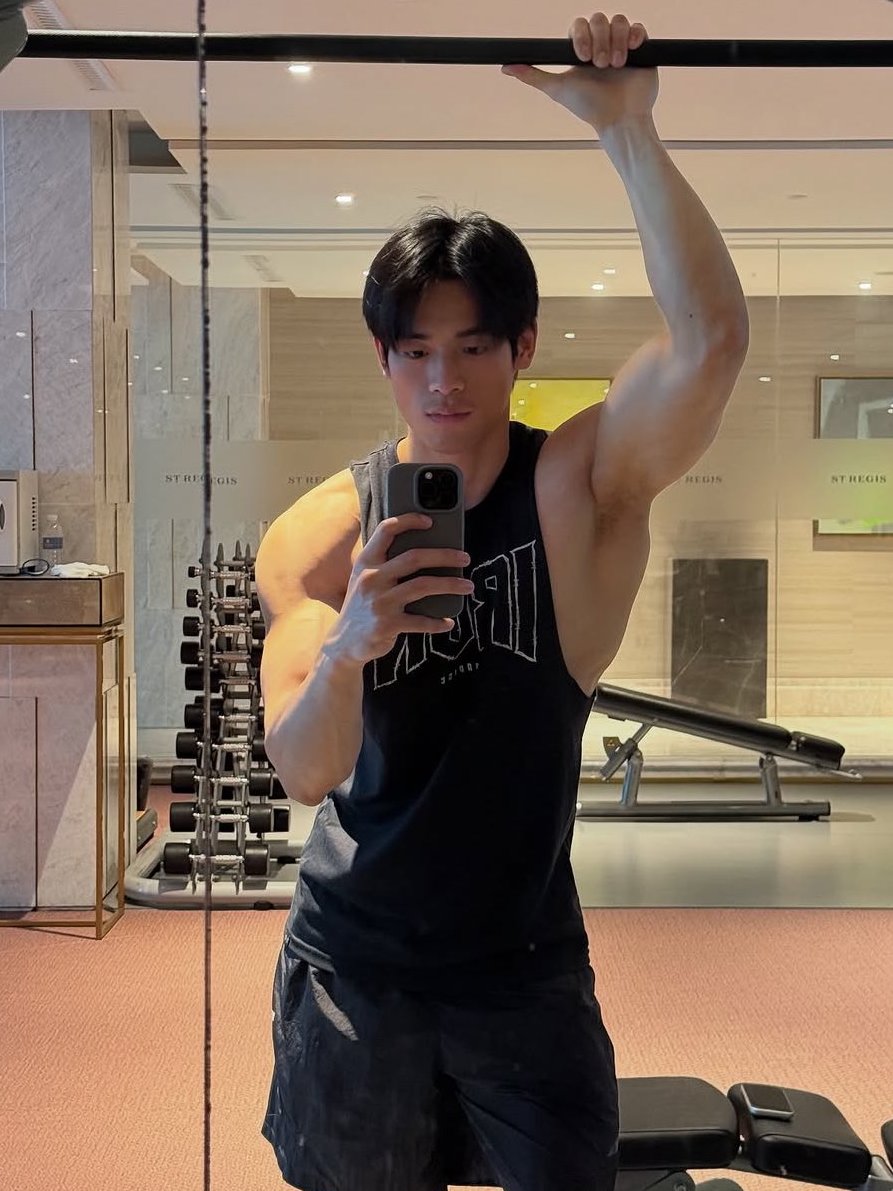 bodycrave's tweet photo. Yehao is insane for this https://t.co/6bM8O2BnAo