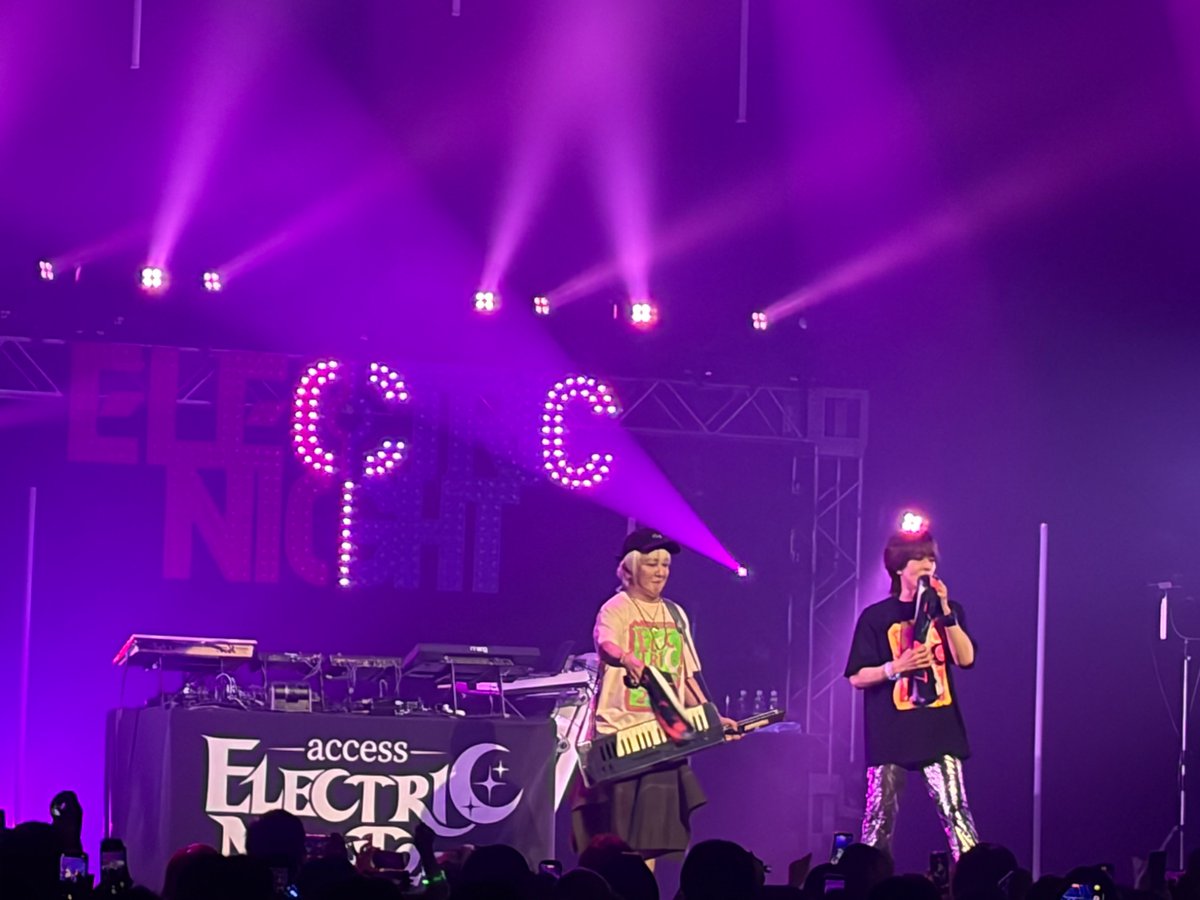 CELICAZZT231770's tweet image. accessのライブでしたー！
撮影可能の曲で撮影しました！
大好きな曲も10数年ぶりにやって満足♪
#access
 #エレナイネタバレ26