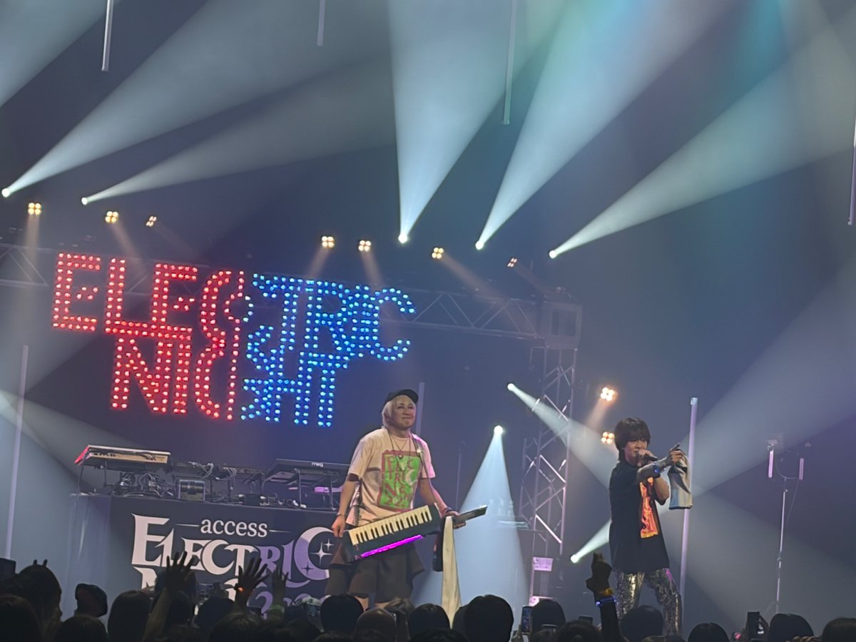 CELICAZZT231770's tweet image. accessのライブでしたー！
撮影可能の曲で撮影しました！
大好きな曲も10数年ぶりにやって満足♪
#access
 #エレナイネタバレ26