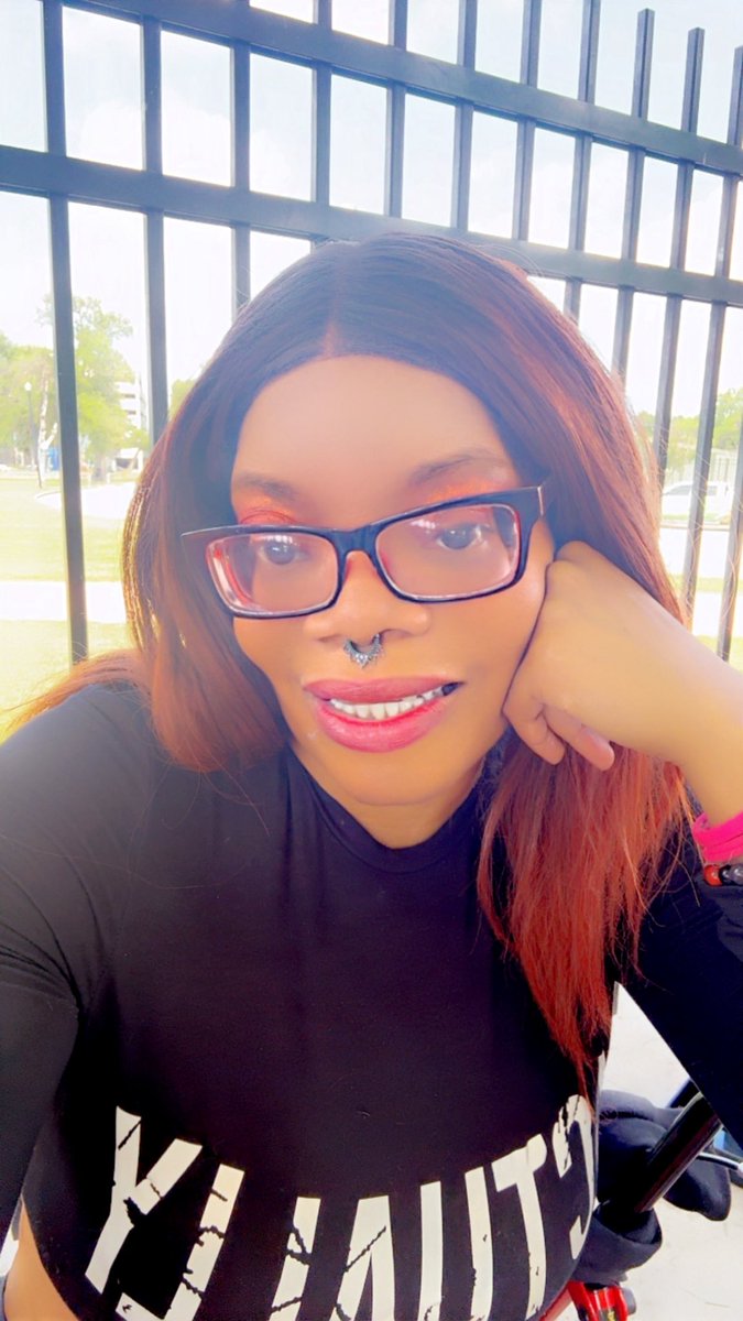 Fangirl Review tweet media