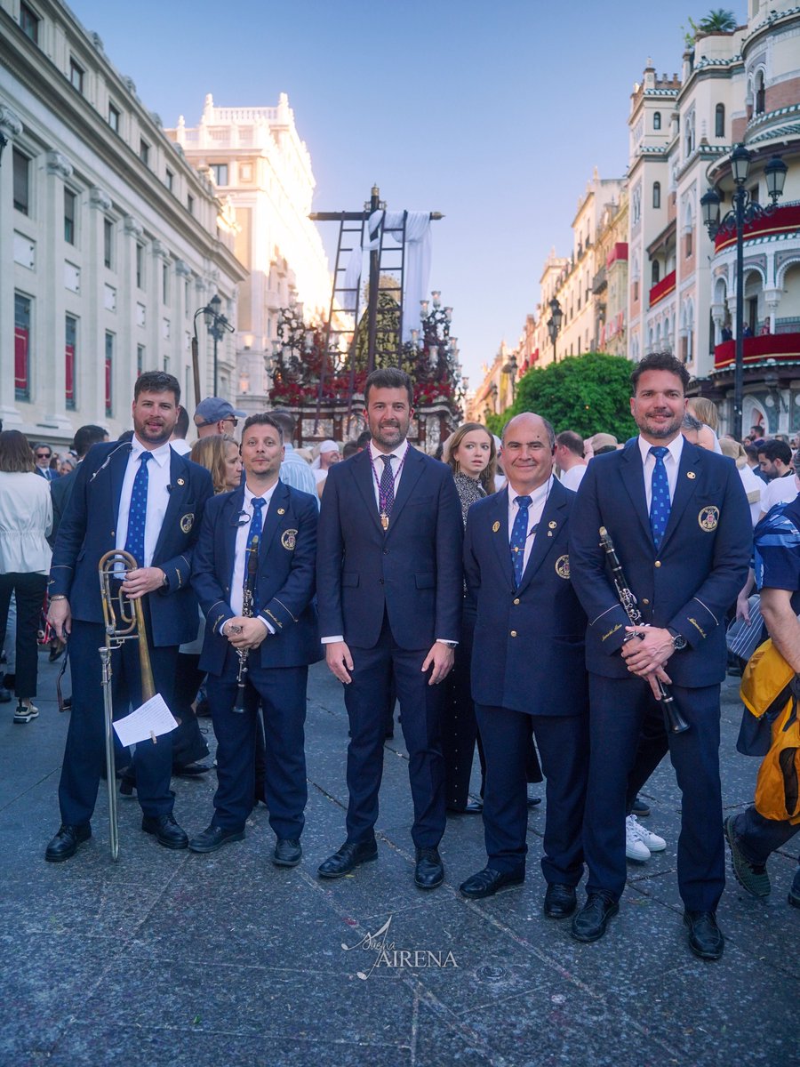 Ayer nos acompañó en el recorrido oficial <a href="/JaviRojas4/">Javi Rojas</a>, concejal de deportes y juventud de nuestro <a href="/AytoMairenalcor/">Ayuntamiento de Mairena del Alcor</a> junto a <a href="/hdadsoledad/">La Soledad</a>.

Agradecemos enormemente su apoyo y el de todo el ayuntamiento en todas las actividades que la banda realiza durante el año.

📲