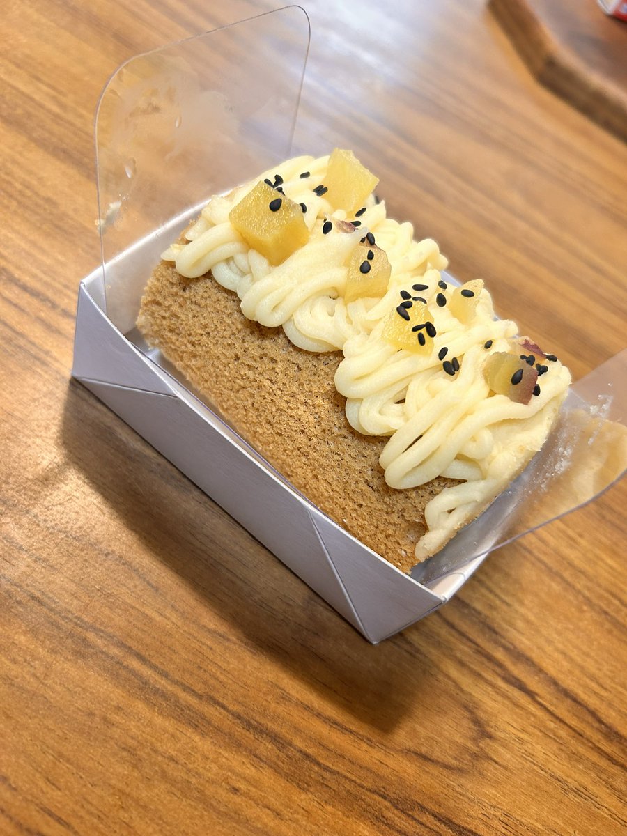 OFUKU_Happy's tweet photo. 本日のバースデードッグおにぎり二号ことハッピー氏🎂
自由気ままにこれからも健やかにJrの心を忘れず過ごしてね💕︎(勢い良すぎてもぐもぐタイム撮れなかったw😭)  #ペキニーズ https://t.co/DOCKO1NfvS