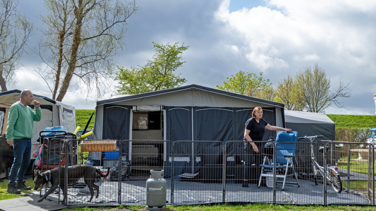 StormjagersNL's tweet image. Topdrukte op de camping met mooi weer in het verschiet 🌤️ #weerfoto #Hellevoetsluis #Camping #Weergors @EilandVoorne @KikiBo21937 @johan_klos @BasMunne @MRTfotografie @marcopverhoef  @EdAldus @BuienRadarNL @janvissersweer @weerverteller @weerplaza