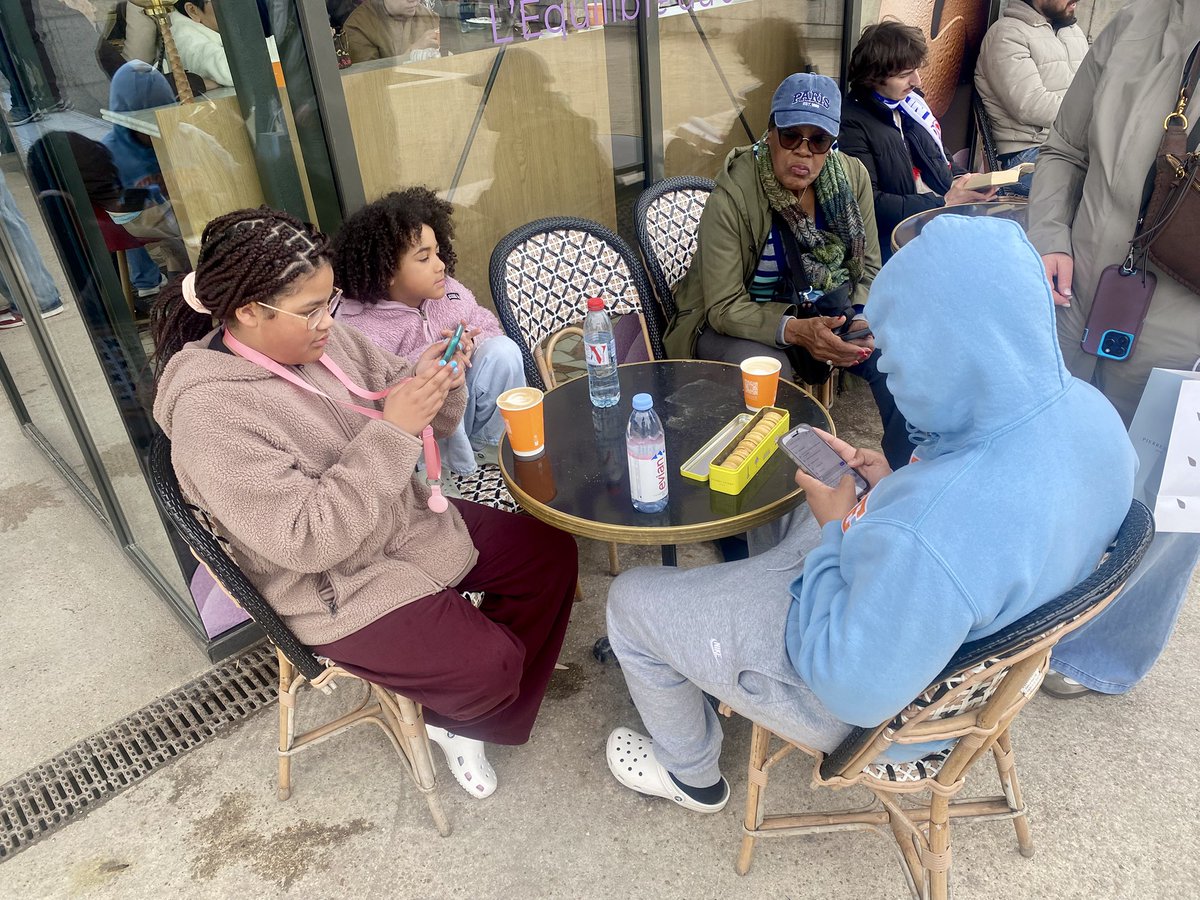 bjizzle56's tweet image. Breakfast of Champs as we wait for train to Versailles Palace!!! #Paris #France #macaroons #pastries @johnson_rpawliw