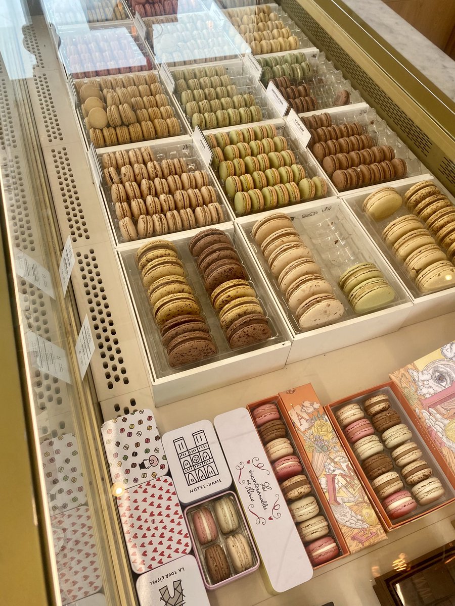 bjizzle56's tweet image. Breakfast of Champs as we wait for train to Versailles Palace!!! #Paris #France #macaroons #pastries @johnson_rpawliw