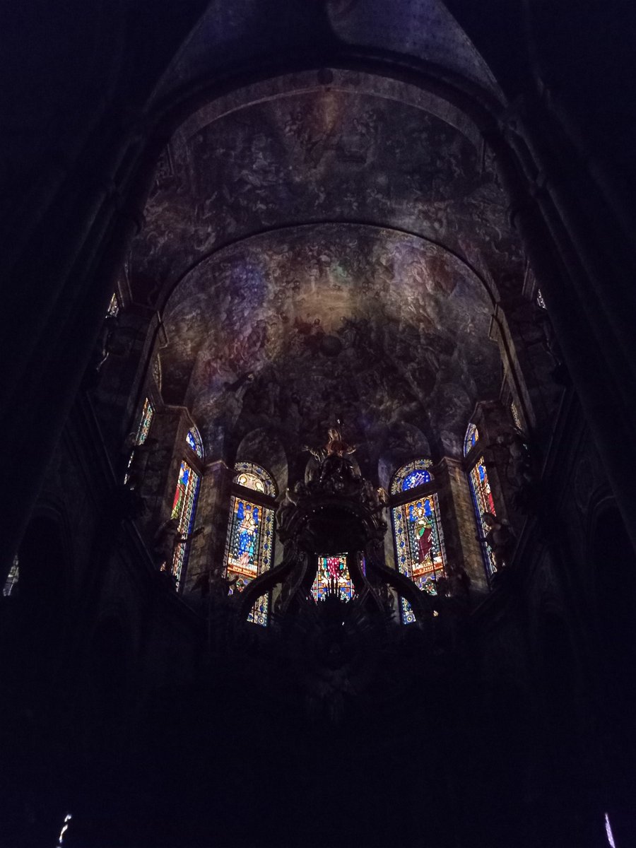MDCLugo's tweet photo. A Luz vence ás sombras! 🕯️ 

Hoxe ás 23:00h, acompañemos a Mons. Alfonso Carrasco na Gran Vixilia Pascual na Catedral de #Lugo. 

Do lume novo nacerá a esperanza da Resurrección. Ven celebrar a noite máis santa do ano! 

#SemanaSantaLugo #Pascua2026 https://t.co/kpqN06FgT6