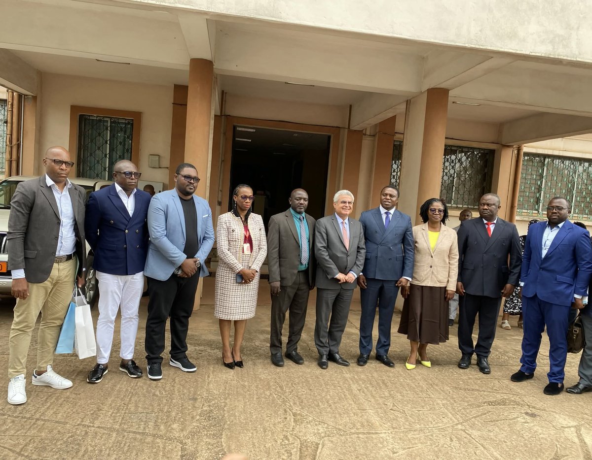 TheCameroonianZ's tweet image. Qualité de l'eau de consommation publique :

Le Centre Pasteur du #Cameroon et CAMWATER signant une convention-cadre dédiée au contrôle.