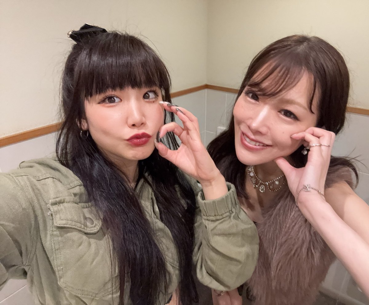 ten6official's tweet image. 梅田ドンキ前ライブありがとうございました！！

雨の中☔たくさん嬉しかった♡！

#STREETFESTA
#TEN6

@saya_py0n3 @miinyaaaaan0915