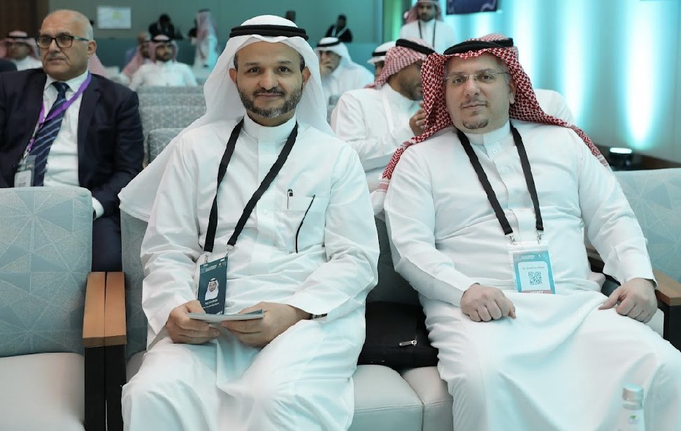 AbdAlaziz_frayn's tweet photo. مؤتمر عالمي ::

افتتح اليوم المؤتمر العالمي لجراحة المخ والأعصاب بمستشفى الدكتور #سليمان #الحبيب بالمحمدية في #جدة، بمشاركة "100" متحدث من الخبراء من خارج المملكة وداخلها، وسيُقدم فيه ما يزيد عن "100" محاضرة إضافة إلى ورش عمل علمية وجلسات تفاعلية، وهي معتمدة من الهيئة السعودية للتخصصات الصحية، بواقع "16" ساعة تعليم طبي مستمر .