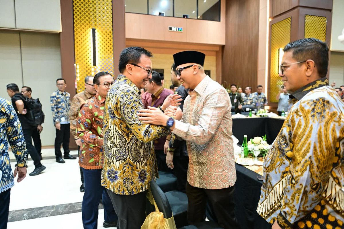 ZuliHendriyanto's tweet photo. Gubernur Lampung H. Rahmat Mirzani Djausal, ST. MM. menghadiri Entry Meeting LKPD TA 2025 di BPK RI. 2 April 2026

Kegiatan Entry Meeting dipimpin Anggota V BPK RI selaku Pimpinan Pemeriksaan Keuangan Negara V, Dr. Bobby Adhityo Rizaldi, SE. Ak. MBA. CA. CFE. CFRA. CSFA. QIA. https://t.co/gevXv0fbi1