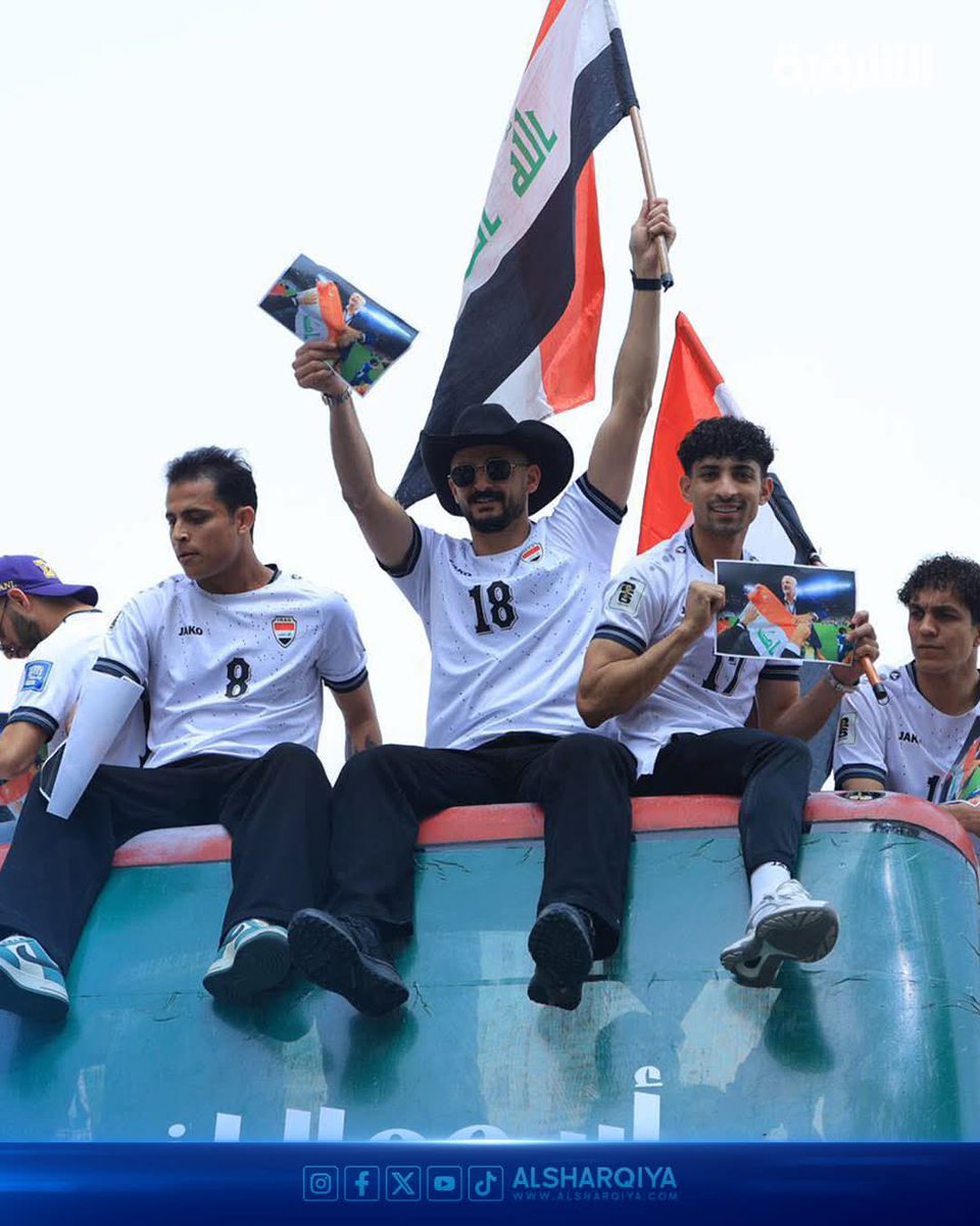 akram_s64's tweet photo. المنتخب العراقي يتجول بحافلة مكشوفة في شوارع بغداد وآلاف المشجعين يحتفون به بعد تأهله إلى نهائيات كأس العالم https://t.co/IArijHFPnS