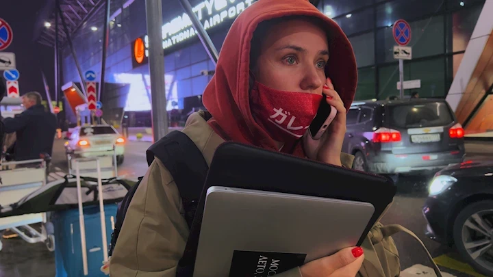 Kinomensch's tweet photo. Neu auf Mubi: Mit "My Undesireable Friends: Part I - Last Air in Moscow" dokumentiert Julia Loktev in Russland verschwindende Bilder und verschwindende Menschen. https://t.co/0Cb6XkxZ63 https://t.co/wQNRwFNYAb