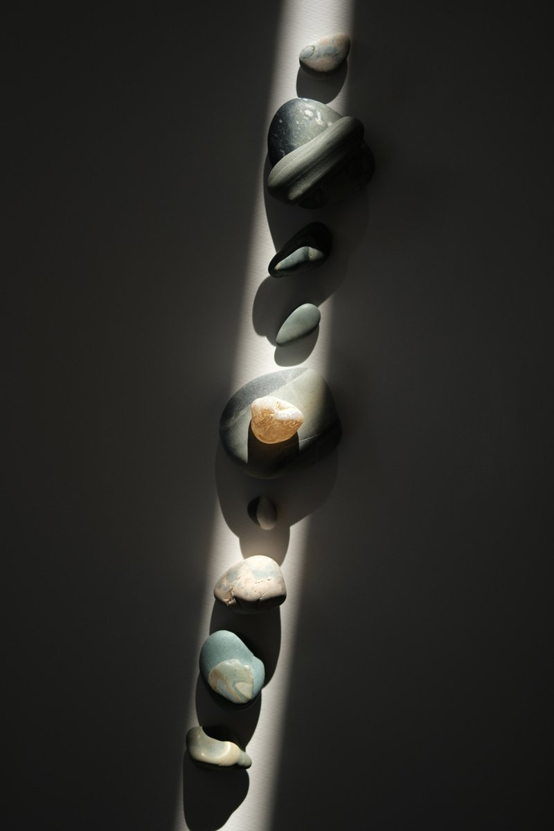 石の人 tweet media