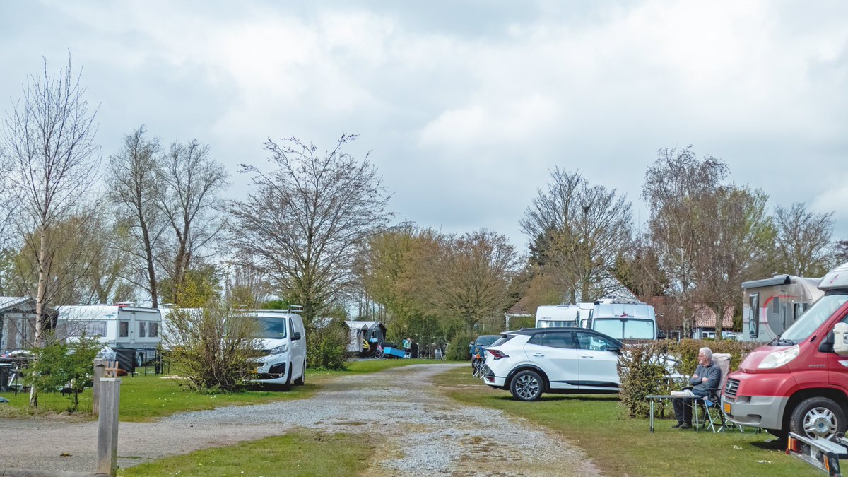 StormjagersNL's tweet image. Topdrukte op de camping met mooi weer in het verschiet 🌤️ #weerfoto #Hellevoetsluis #Camping #Weergors @EilandVoorne @KikiBo21937 @johan_klos @BasMunne @MRTfotografie @marcopverhoef  @EdAldus @BuienRadarNL @janvissersweer @weerverteller @weerplaza