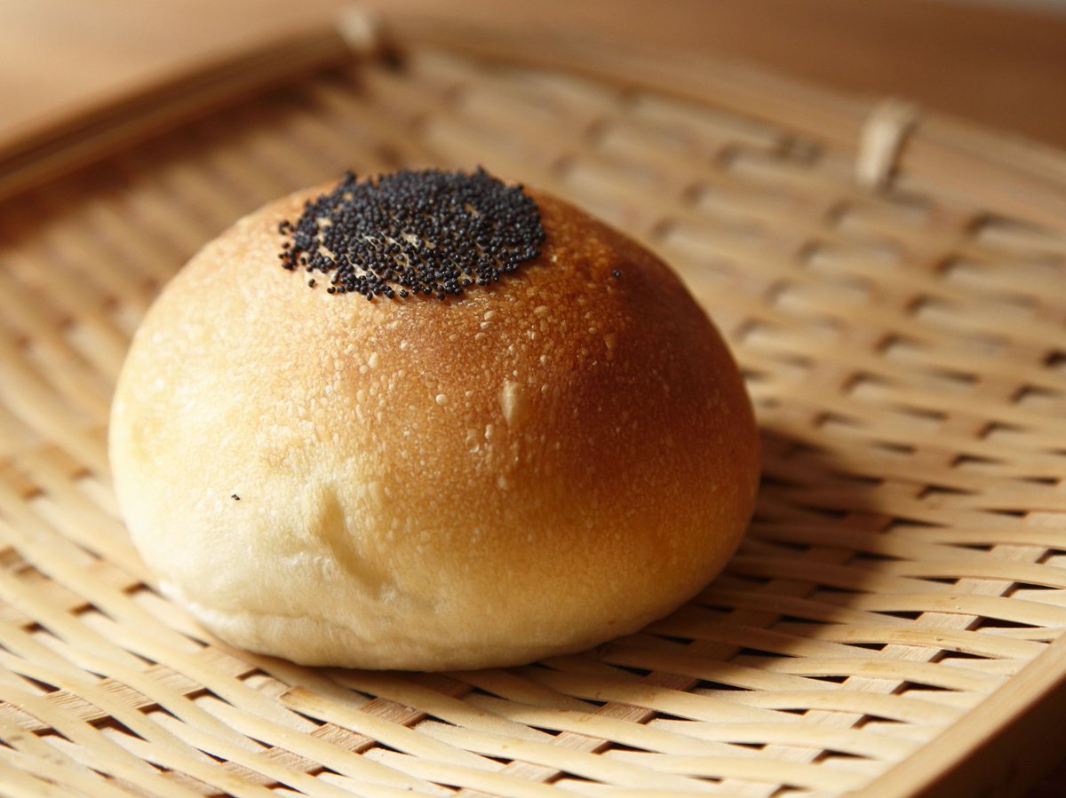 gaijintacle's tweet image. Hoy, 4 de abril, es el Día del Anpan (あんぱんの日) en Japón, un pan dulce relleno de anko. Tal día como hoy, en 1875, el anpan fue ofrecido al emperador Meiji y a la emperatriz, que se encontraban contemplando los cerezos en flor.

#Japón #あんぱんの日