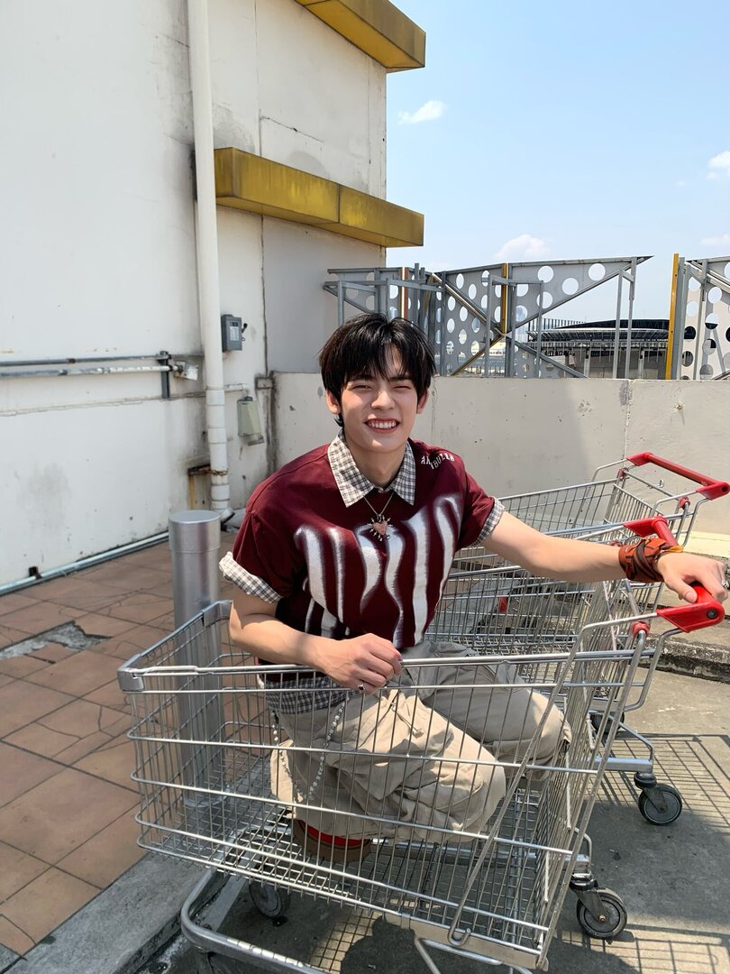 selfolssi ♤ tweet media